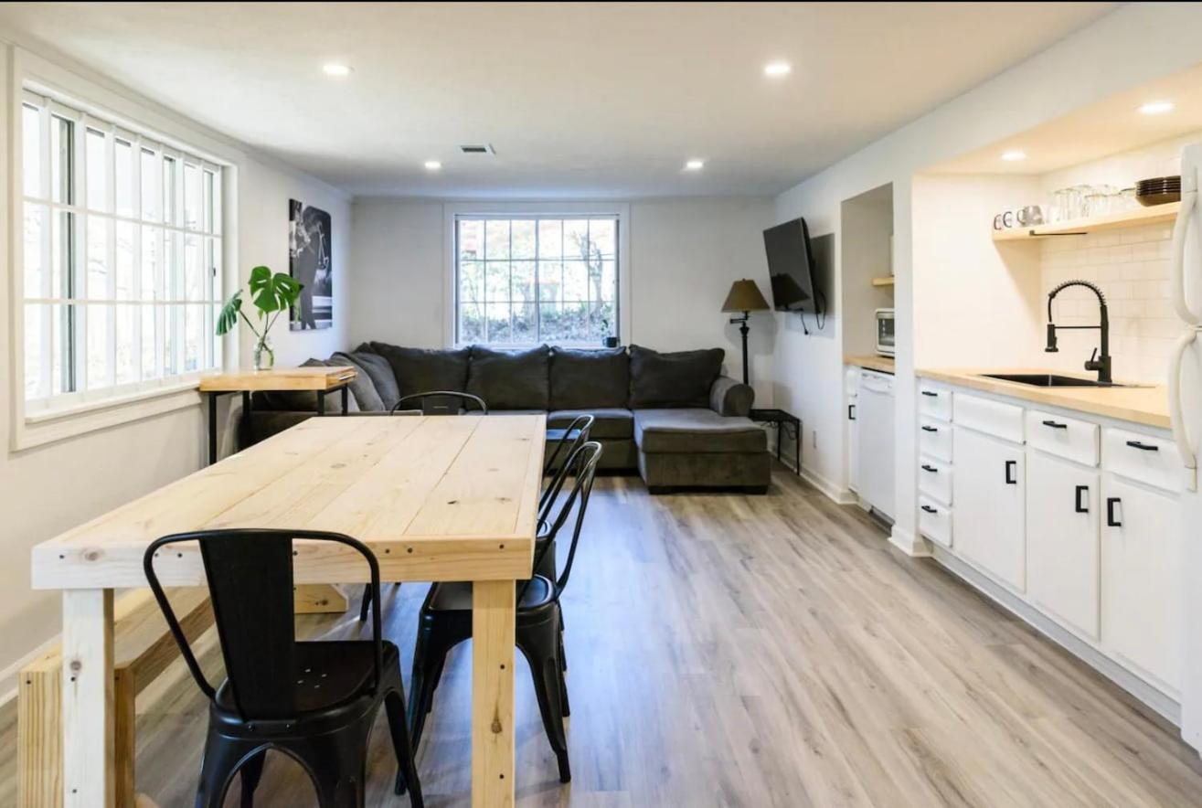 Spacious 2-br Retreat Near Attractions