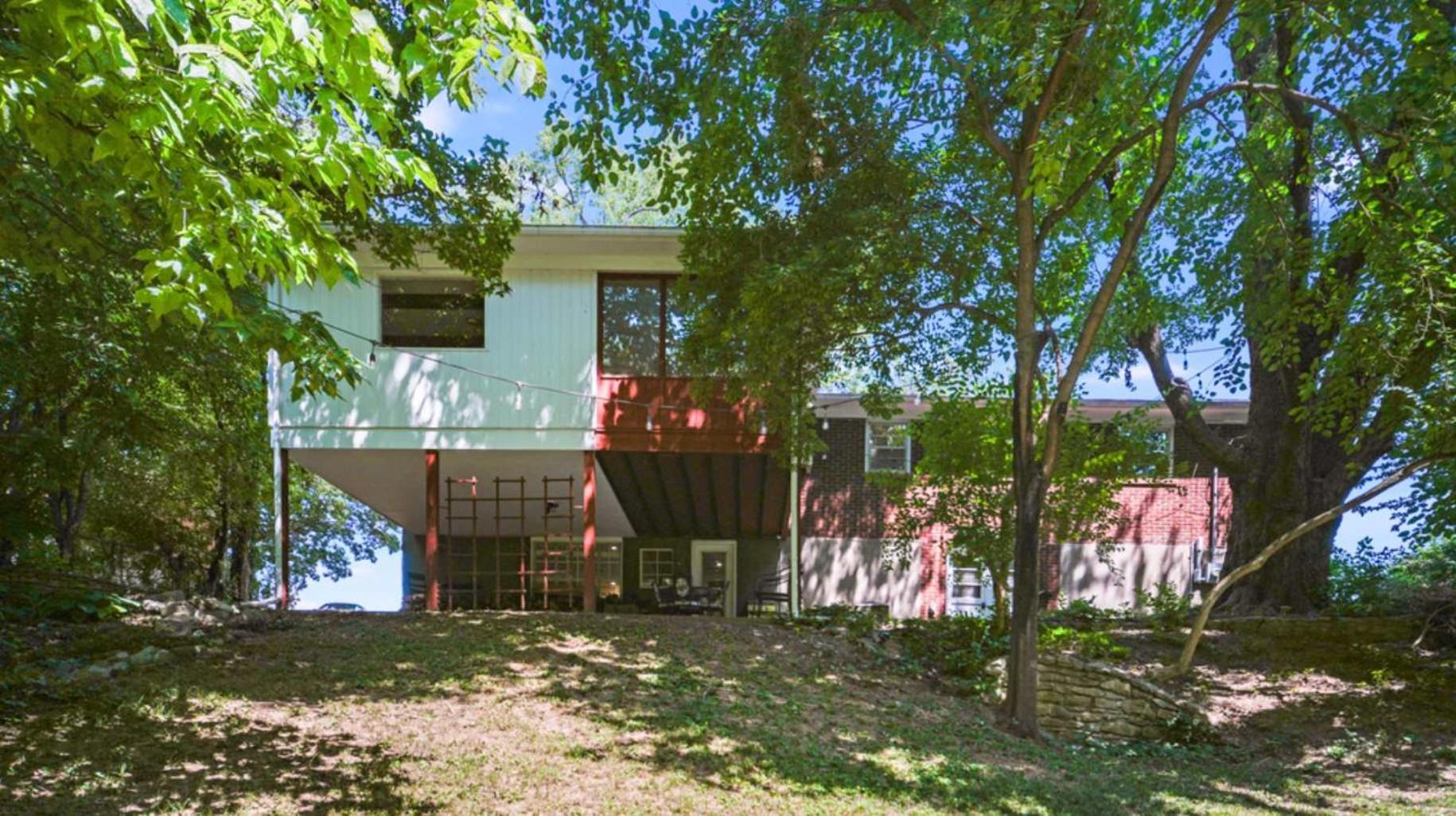 Spacious 2-br Retreat Near Attractions