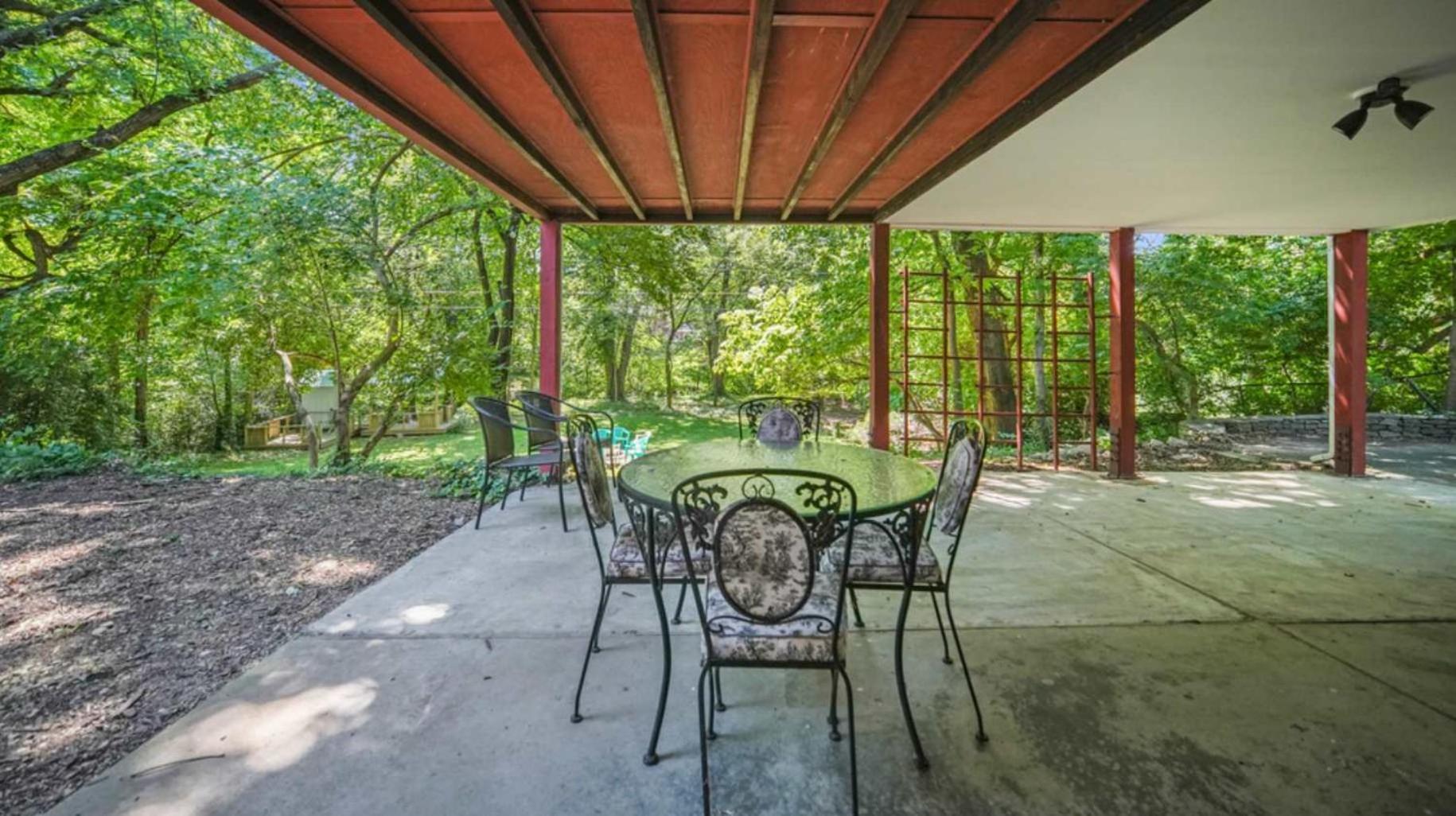 Spacious 2-br Retreat Near Attractions *