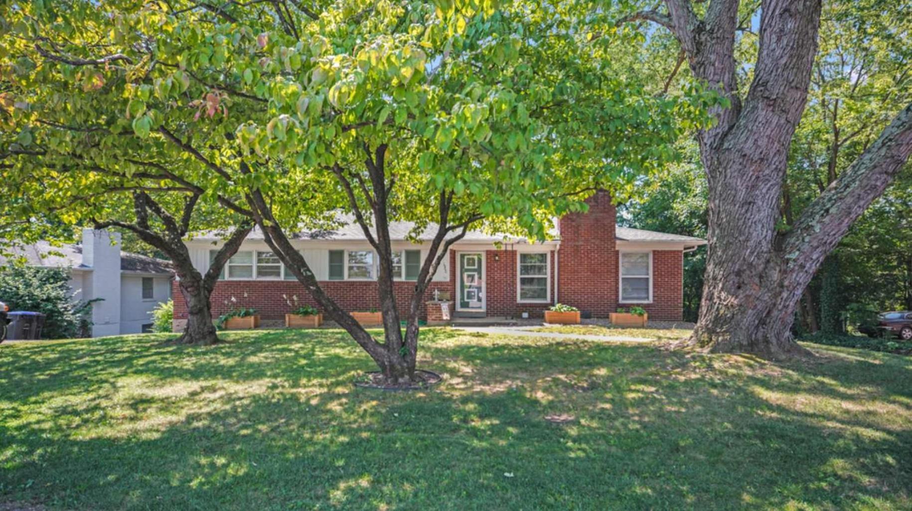 Spacious 2-br Retreat Near Attractions Louisville