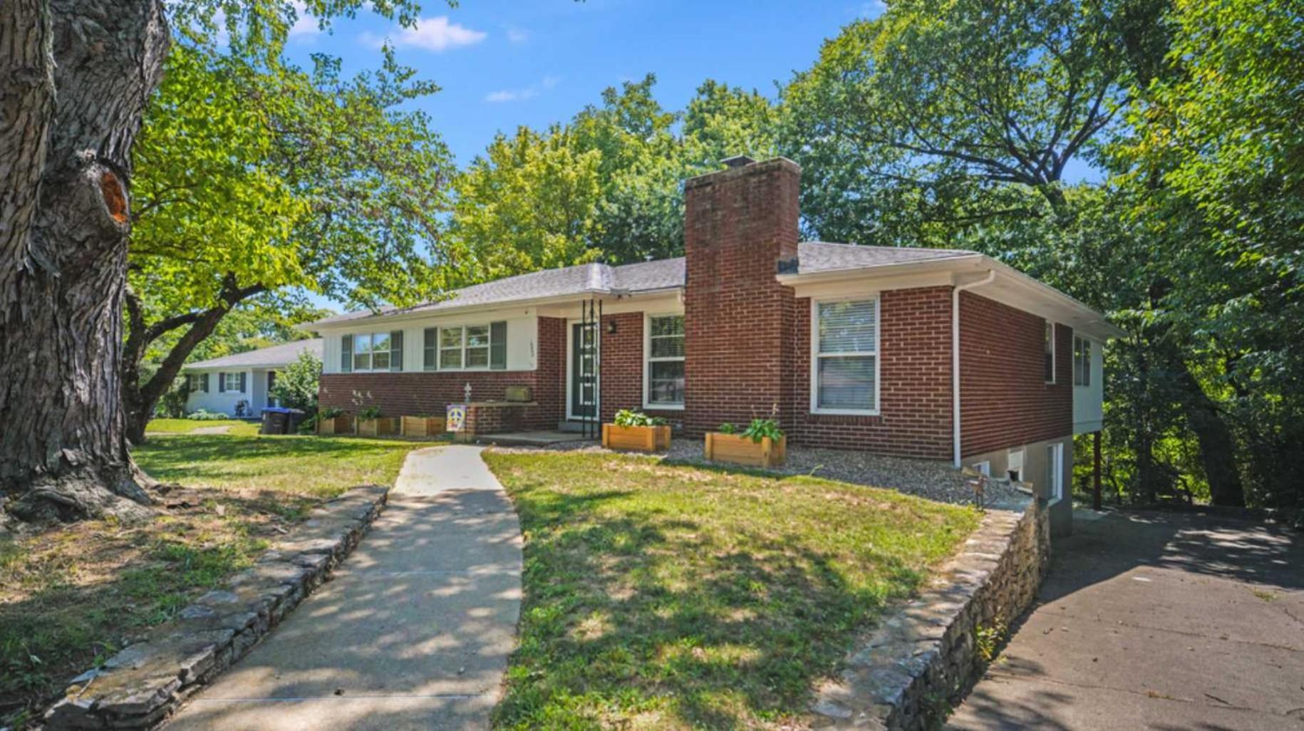 Spacious 2-br Retreat Near Attractions * Louisville