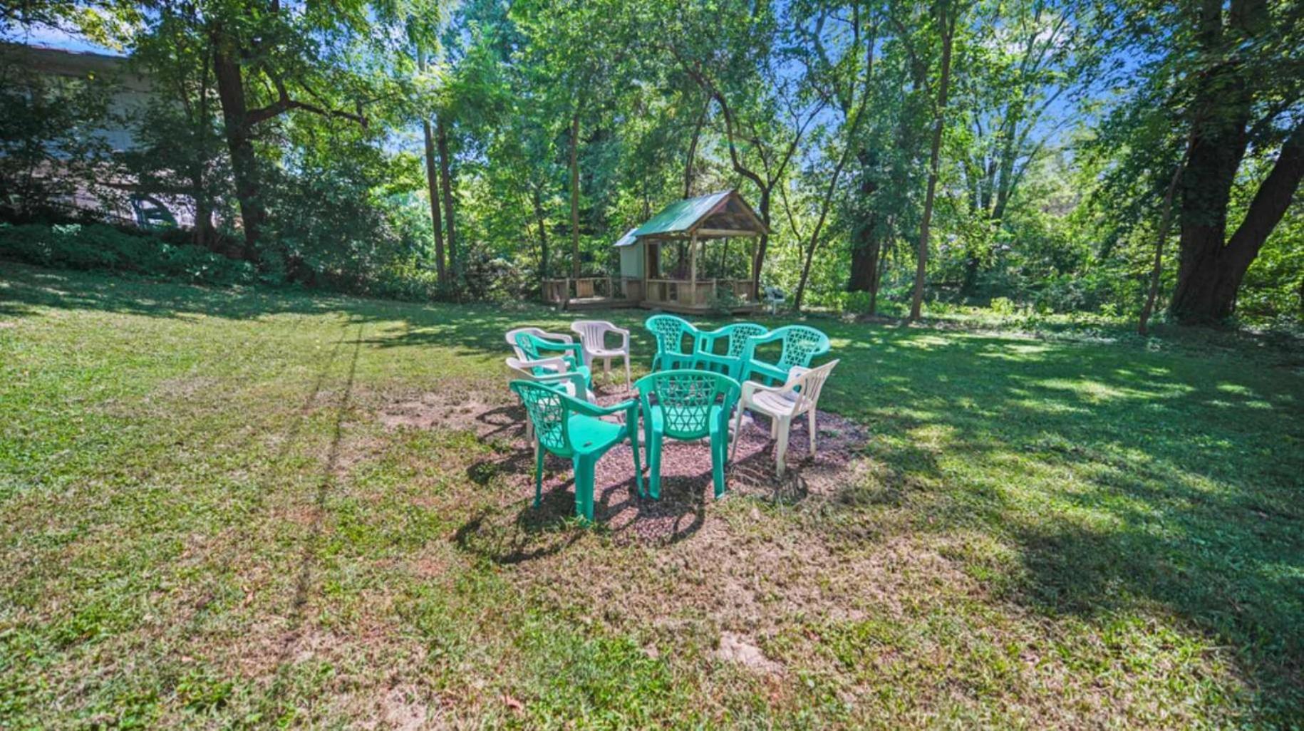 Spacious 2-br Retreat Near Attractions Holiday home